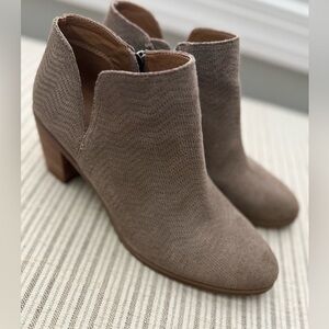 Lucky Brand Parnesa Brown Tan Suede Ankle Booties Block Heel Women's Size 9
